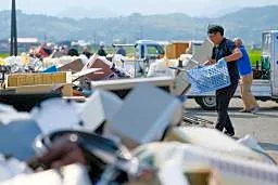 熊本地震、災害ごみ搬出が本格化　損壊家屋１万２０００棟