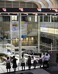 東証反発、終値６万３９５７円　半導体銘柄買いで相場押し上げ