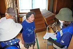 保健師らが在宅避難者巡回、熊本 健康状態や支援ニーズを聞き取り