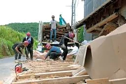 熊本地震、ボランティア本格化へ　被災１１市町にセンター