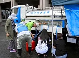 ３１都府県から熊本に給水車　国も派遣、計１９０台活動