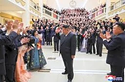 金正恩氏、交響楽団を激励　創立８０年、日本でも公演