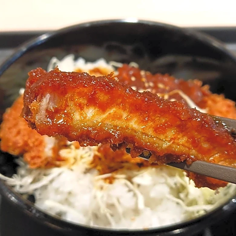 【松のや】500円の「味噌ロースかつ丼」を実食レビュー。クーポン使える今がお得。