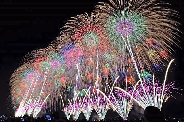 自宅にいながら「長岡まつり大花火大会」が鑑賞できる。8月2日と3日に Youtubeで生中継。
