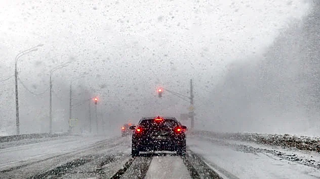 Snow Squall: The Sudden Burst That Turns Roads White