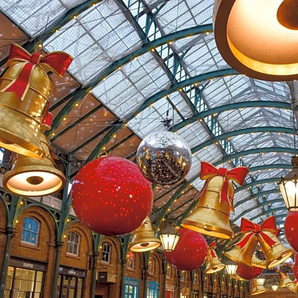 Explore America’s Most Festive Christmas Towns This Season