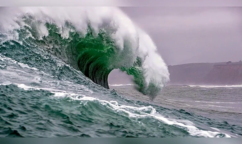 Northern Japan Rocked By 7.6 Quake As Tsunami Waves Form