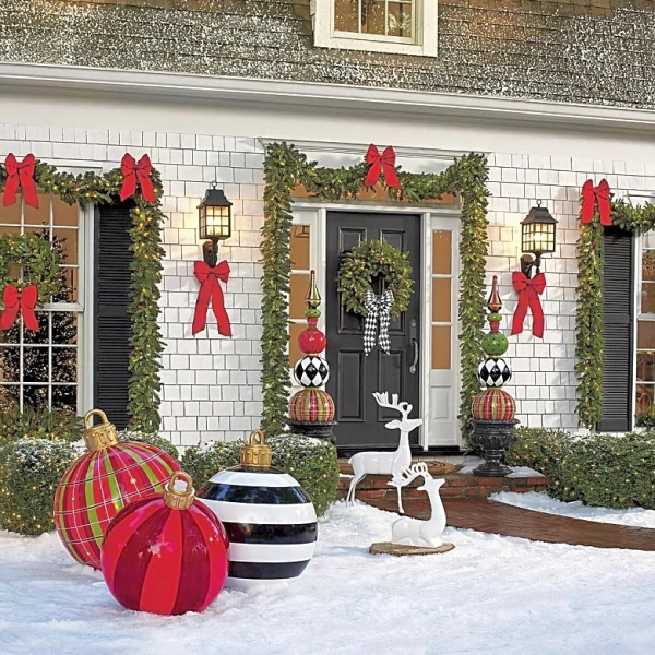 Front Porch Christmas Looks That Bring Warm, Inviting Holiday Charm