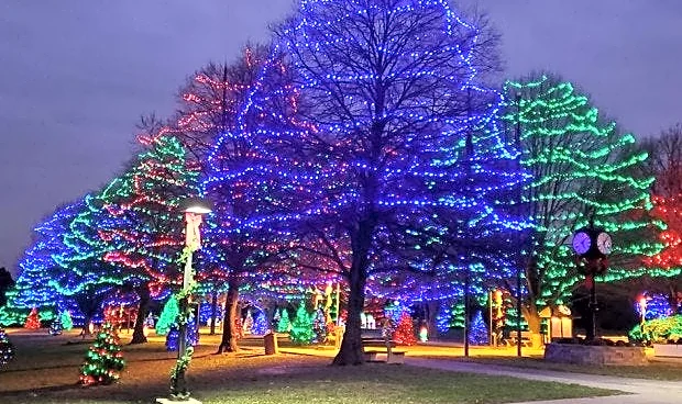 Discover Santa Fe’s Holiday Magic Through Light, Music, And Tradition