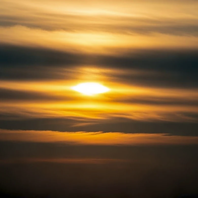 Israel Faces Unseasonable Warm Spell with Haze and Clouds