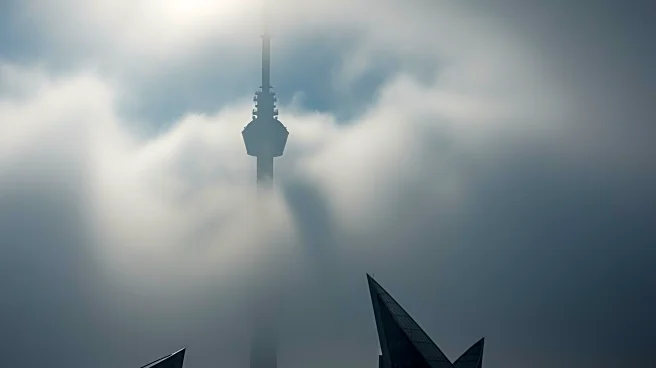Seattle Experiences Dense Fog Around Space Needle