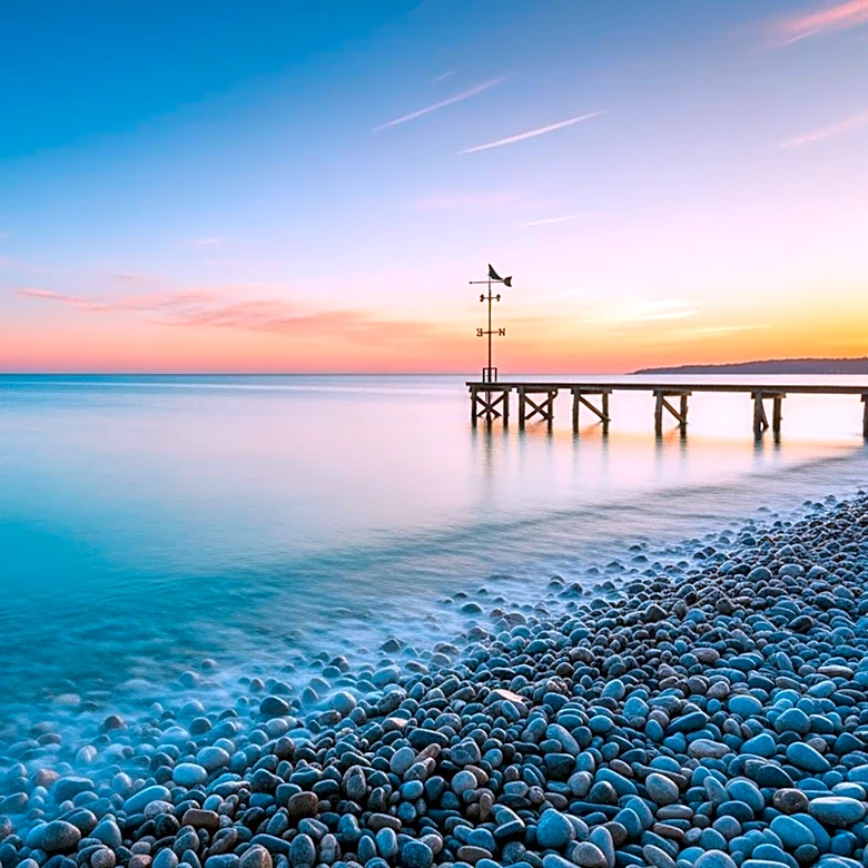 Naples Weather: Mild Conditions with Light Winds