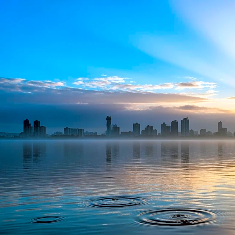 Detroit Weather: Gradual Warm-Up with Rain Showers Expected