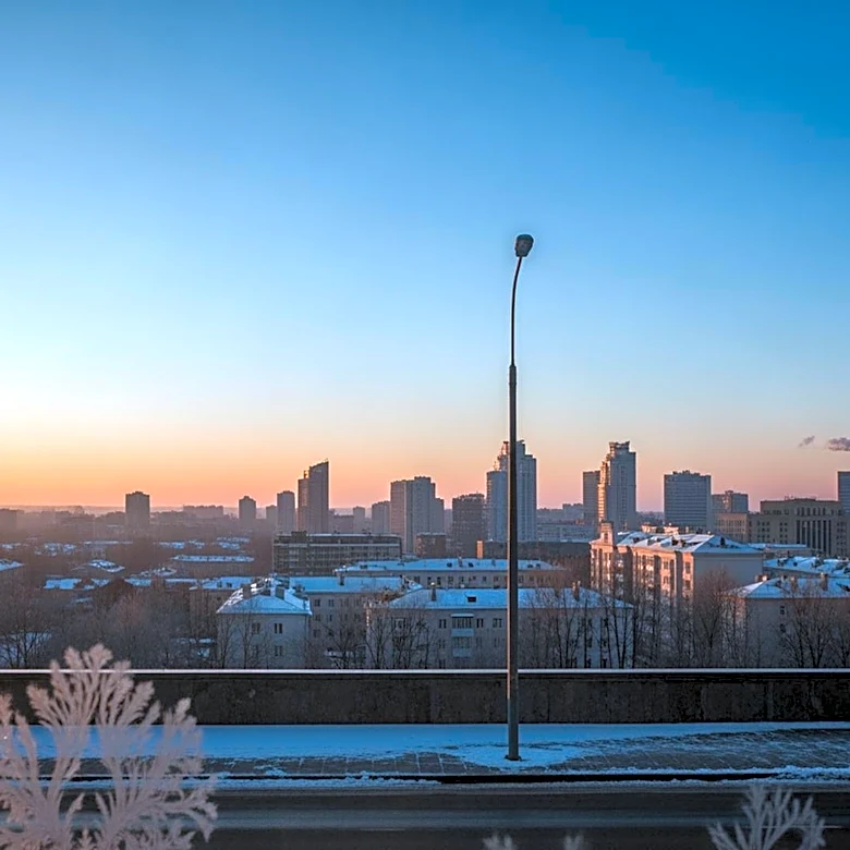 Warmup Expected in Chicago with Chance of Wintry Mix Overnight