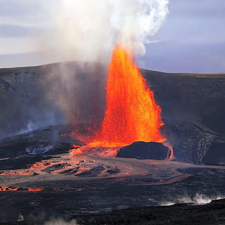 Kilauea erupts with massive lava again.