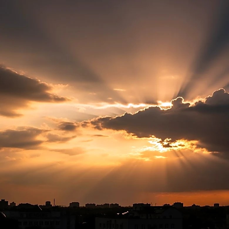 Warm Weather and Storms Expected in Chicago on Monday