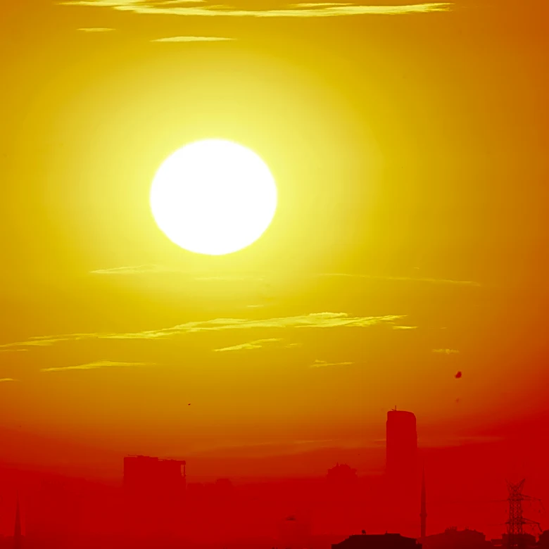 Early-season heat wave grips East, highs near 90°F this week