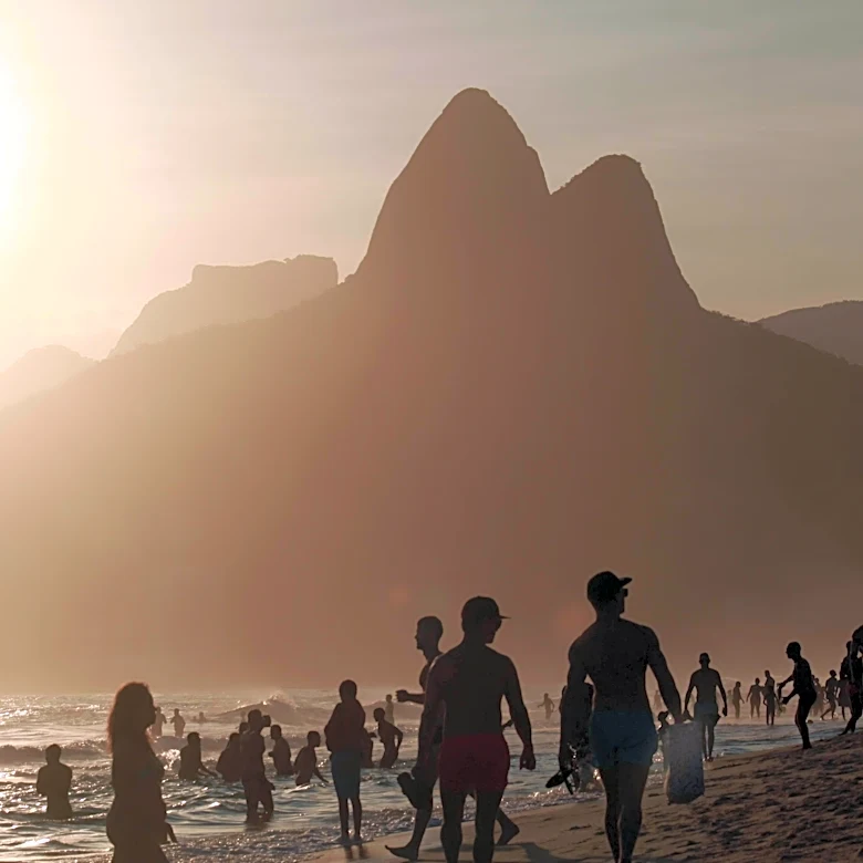 Record-breaking heat grips East, 30M face 90°F highs