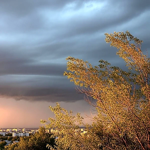 Storm Approaching Twin Cities with Temperatures in the 70s