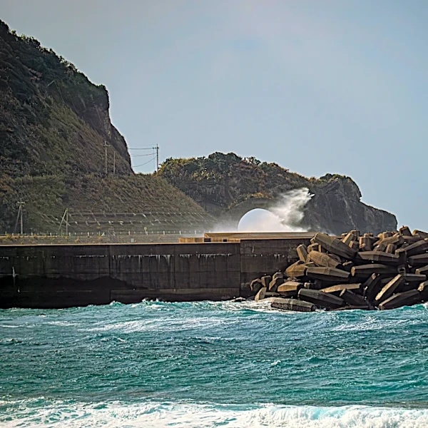 Powerful 7.4 quake hits Japan, tsunami warnings issued