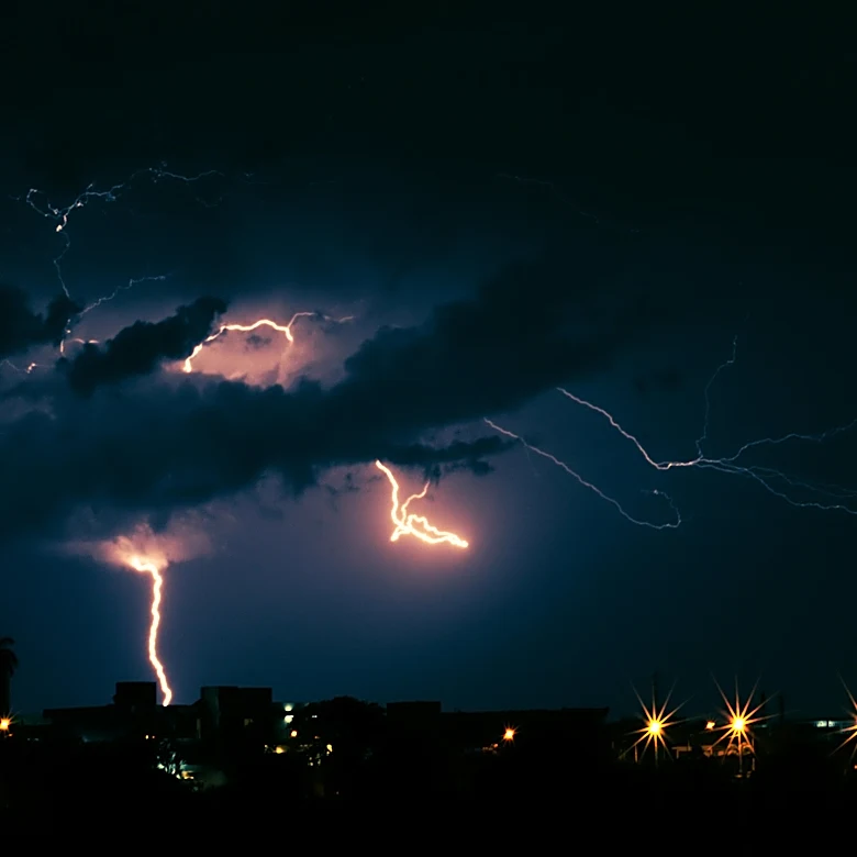 Storm threat builds again across Plains with damaging winds