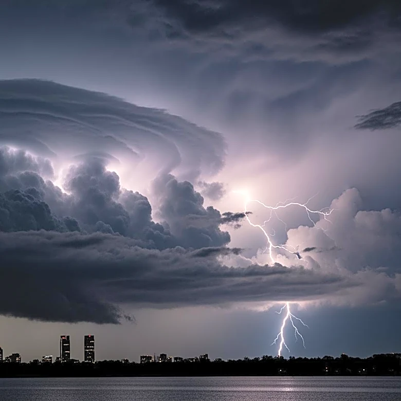 Severe Thunderstorm Threat Looms Over Chicago on Monday