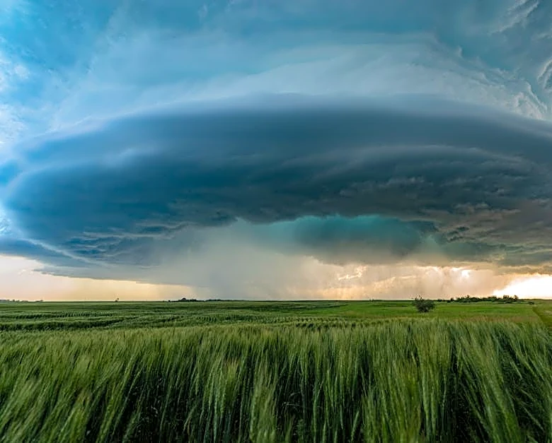 Mother’s Day Weekend Faces Tornado Threat Across Plains