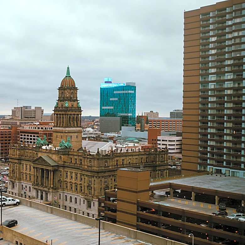 Warm and Stormy Start to the Week in Detroit