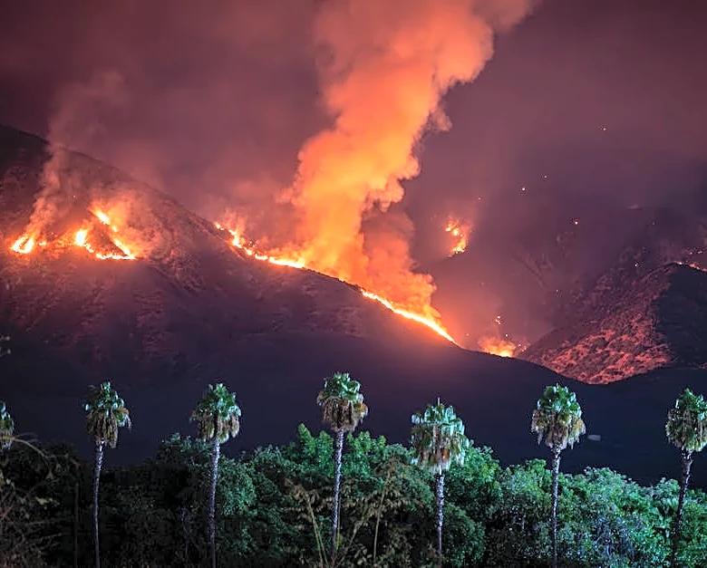 Southern California Blaze Prompts Mass Evacuations