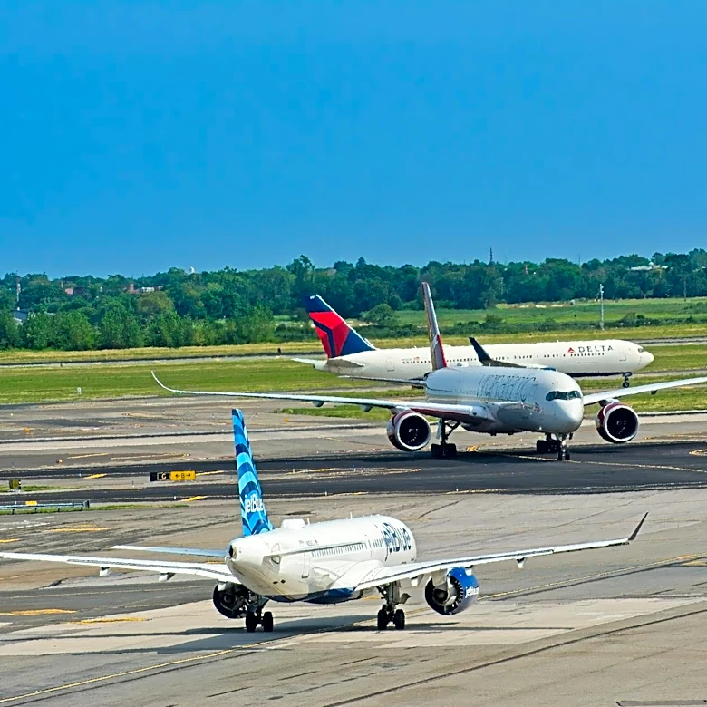 Thunderstorms and Sinkhole Cause Major Delays at LaGuardia Airport