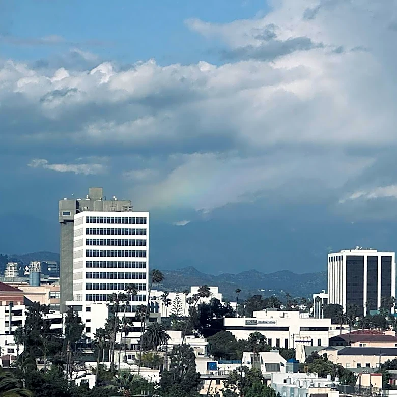Southern California Warmup Continues with Onshore Winds