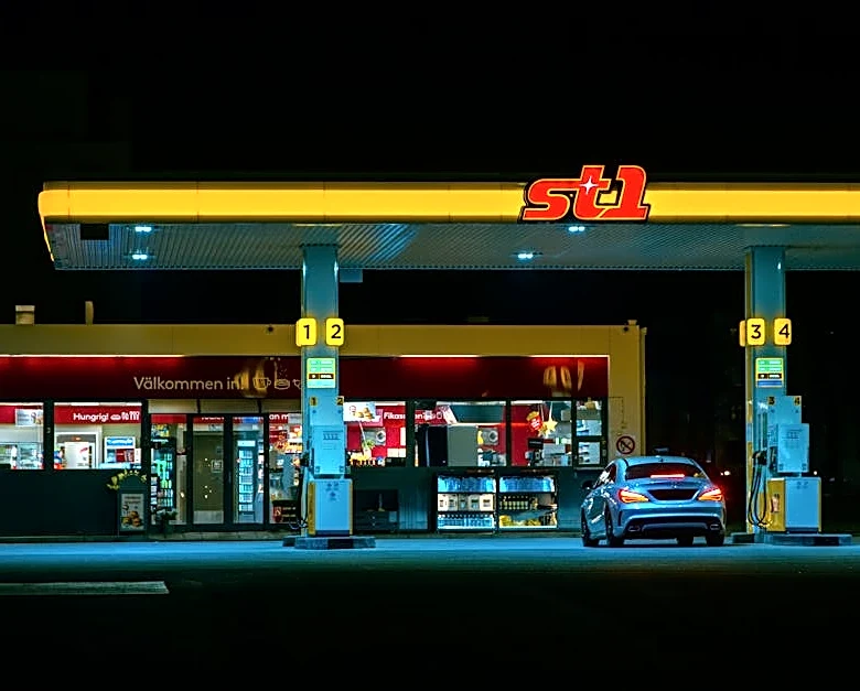 Memorial Day travel shifts as fuel prices hit families hard