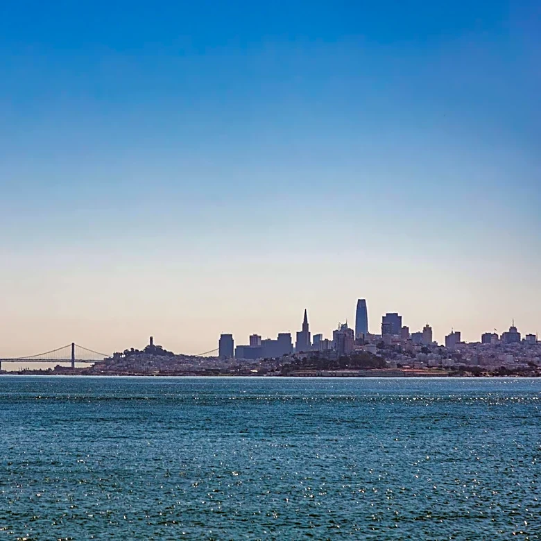 Overcast Conditions in San Francisco with Mild Temperatures