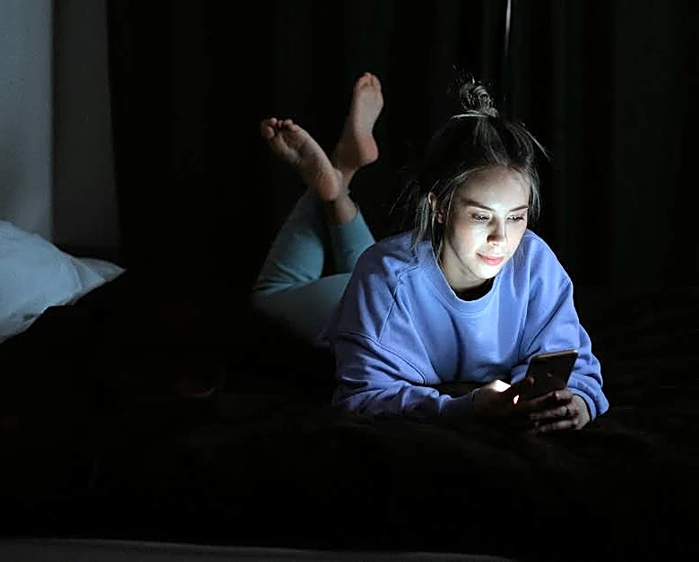 Teen Health Concern Grows Over Late-Night Scrolling