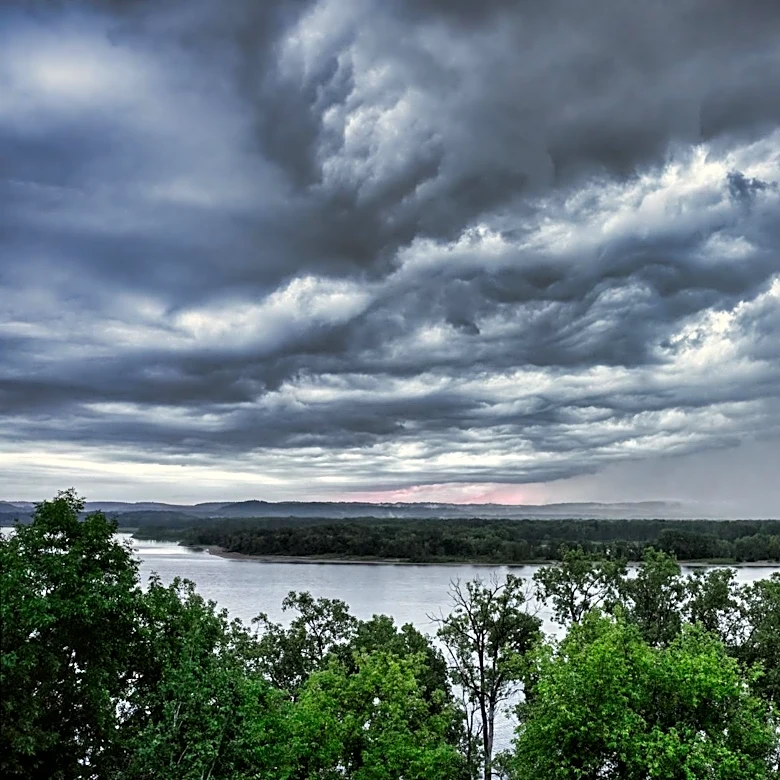 Evening Storms with Hail and Strong Winds Expected in Minnesota