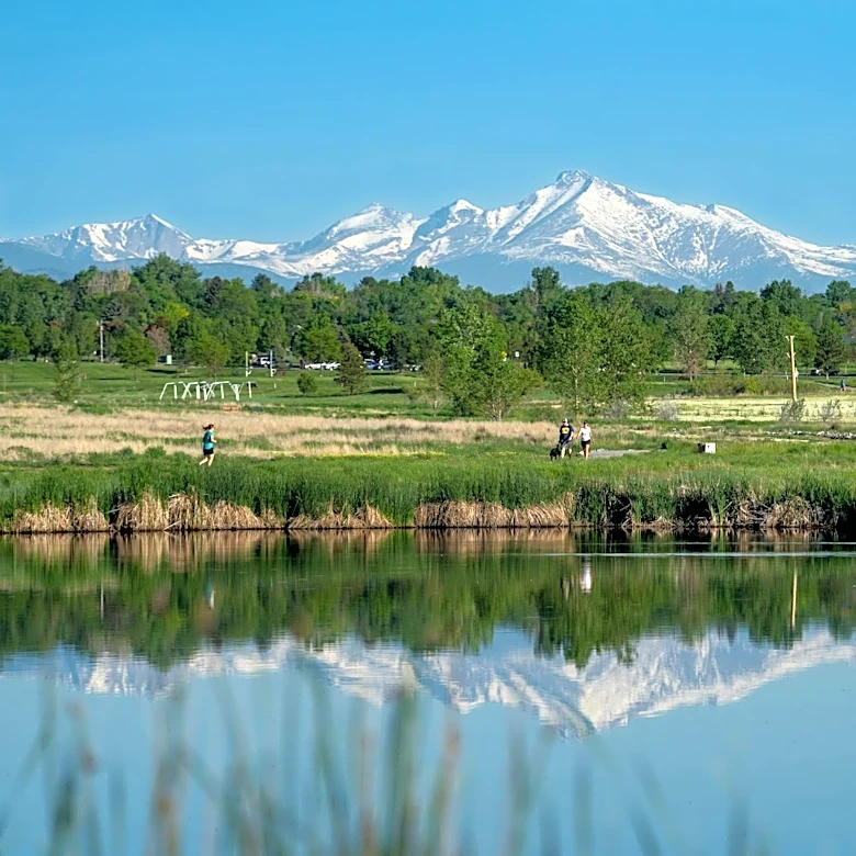 Longmont, CO: Warm Weather Expected Through Weekend