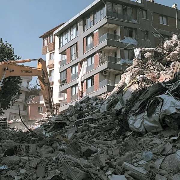 Deadly 7.8 Magnitude Quake Hits Philippines, 32 Killed