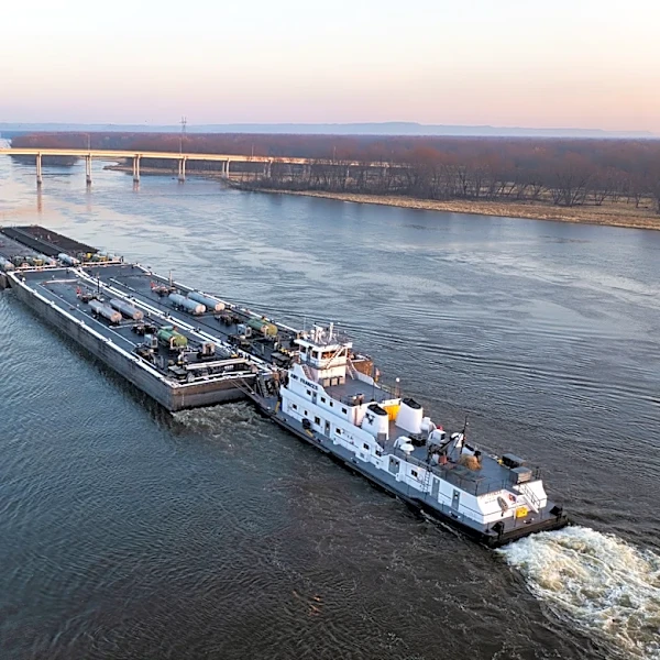 Mississippi River Freight Operations Face Challenges Amid Weather Variability