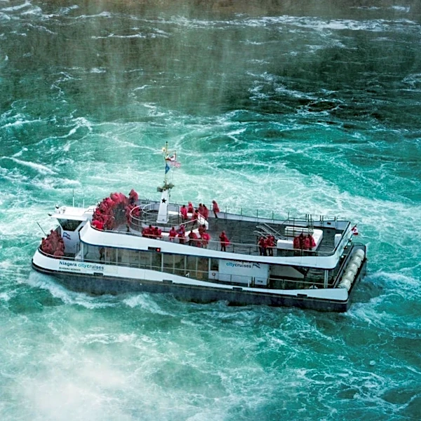 Rainy Weather Enhances Niagara Falls Experience for Visitors