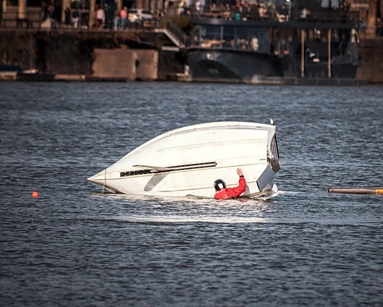 2 Dead, 1 Missing After Florida Airboat Capsizes