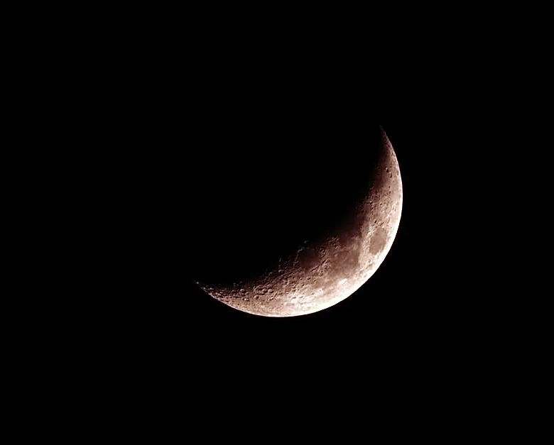 Crescent Moon to Align With 3 Planets This Week