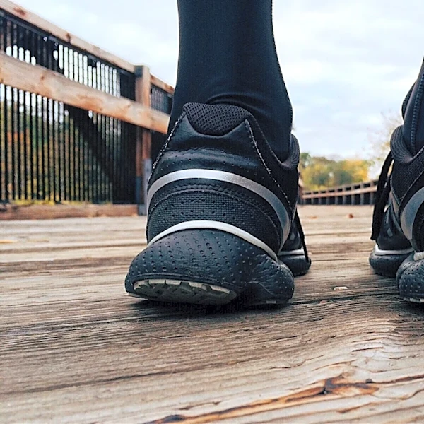 How to Choose the Right Walking Shoes for Healthy Feet