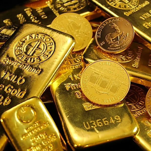 Gold and Silver Prices Drop Amid Rate Hike Concerns