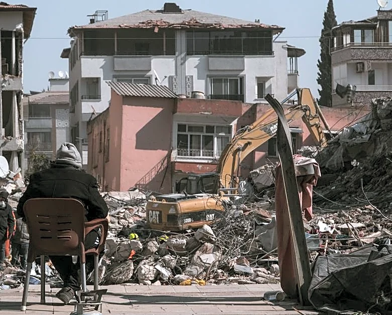 Back-to-Back Quakes Devastate Venezuela, 164 Dead