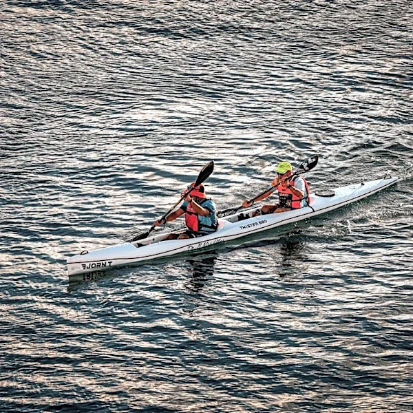 How to Stay Safe While Canoeing on Lakes