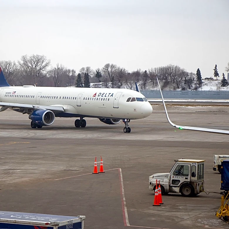 Delta Flight Encounters Firework During Descent in Chicago