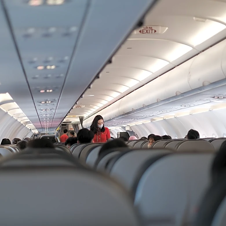 Why You Should Avoid Wearing Contact Lenses on Airplanes