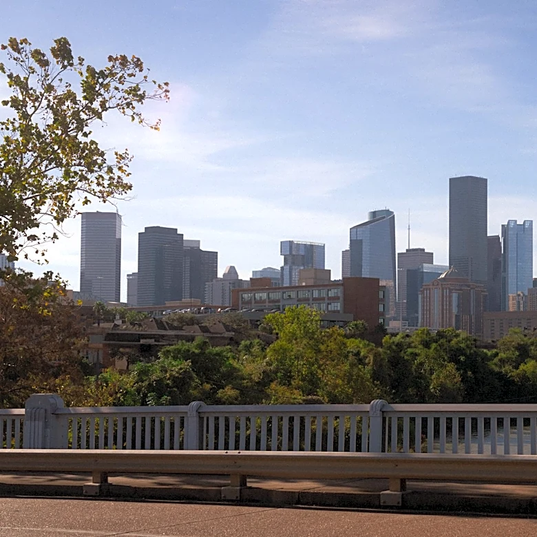 Houston Faces Hottest Day of 2026 with Scattered Evening Thunderstorms