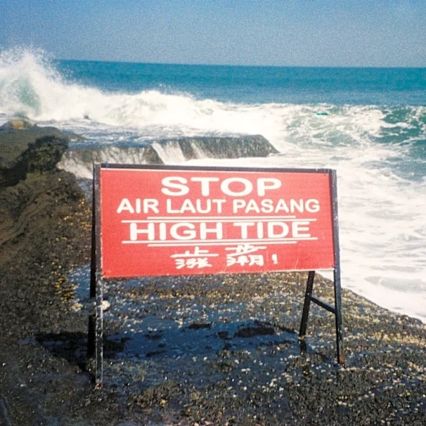 Tropical Depression Fausto Weakens Near Hawaiian Islands