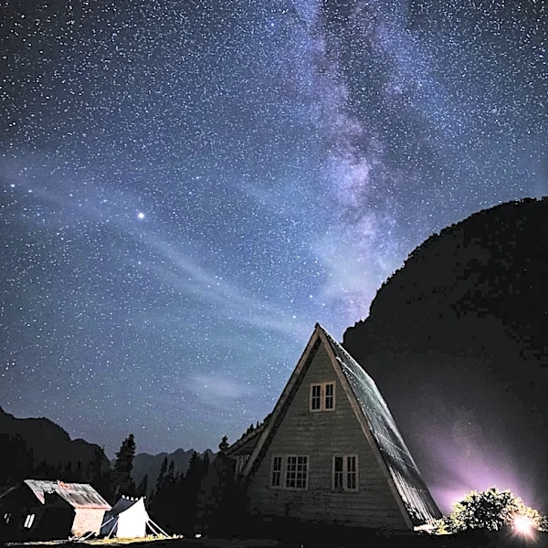 How to Navigate the Summer Night Sky with the Summer Triangle